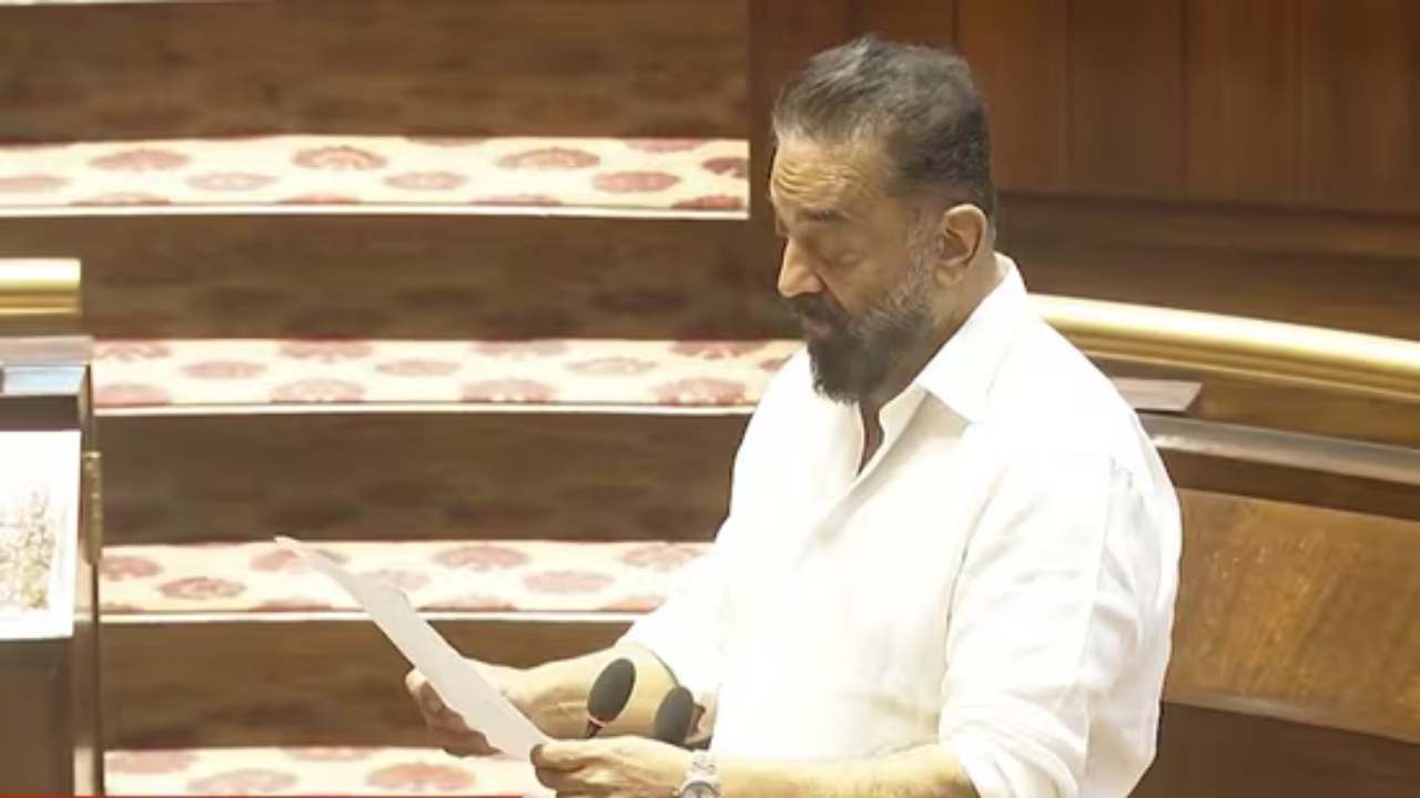 தமிழிழ் உறுதிமொழியுடன் நாடாளுமன்றில் அறிமுகமானார் கமல்ஹாசன்!