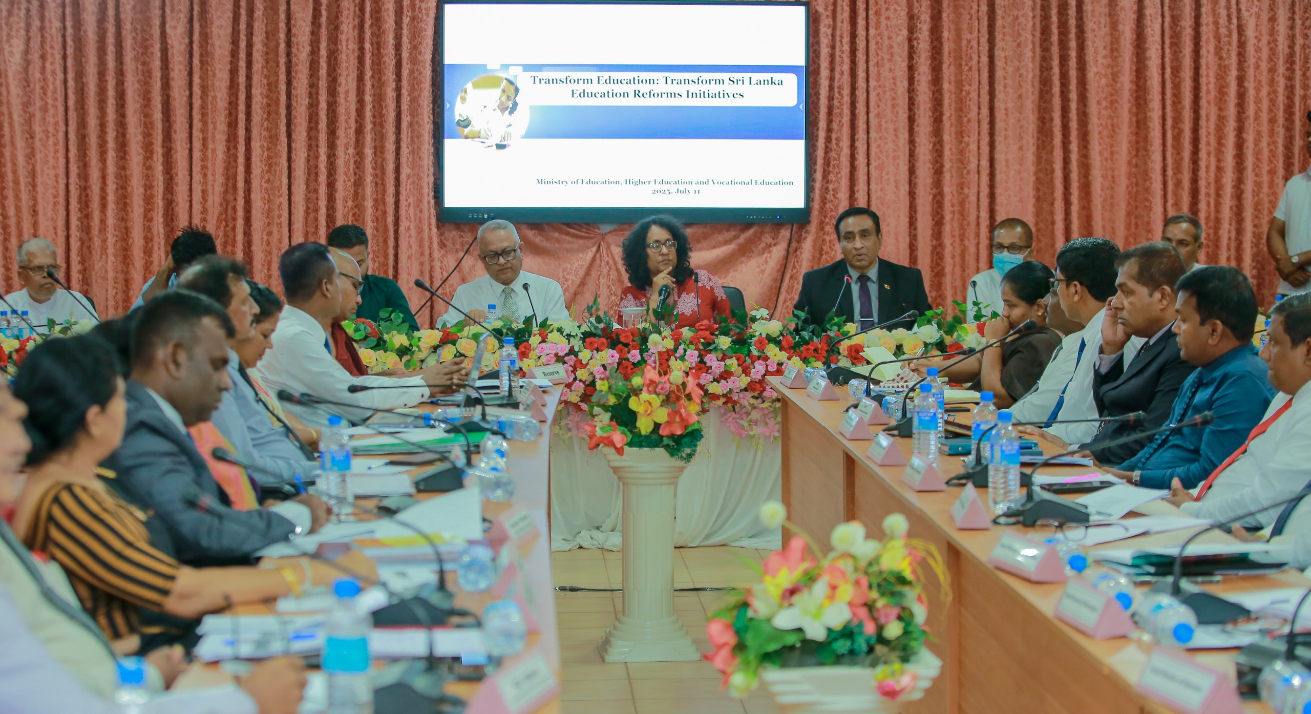 கல்வி சீர்திருத்தத்தினூடாக பாடத்திட்டம் மட்டுமல்லாமல் பாடசாலைகளும் மேம்படுத்தப்படும்!