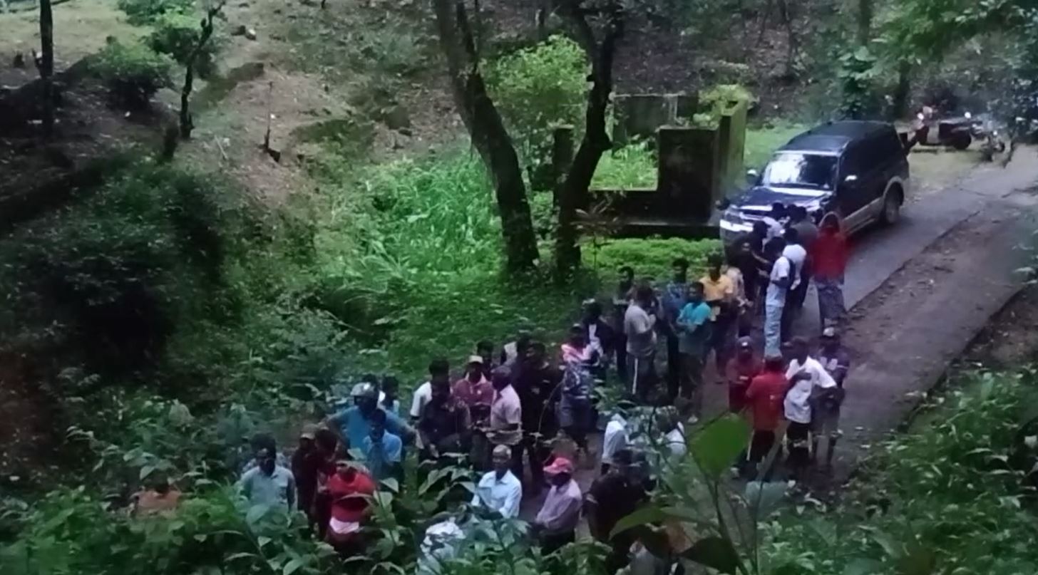 இரு வேறு பிரதேசங்களில் இரு பெண்கள் படுகொலை!