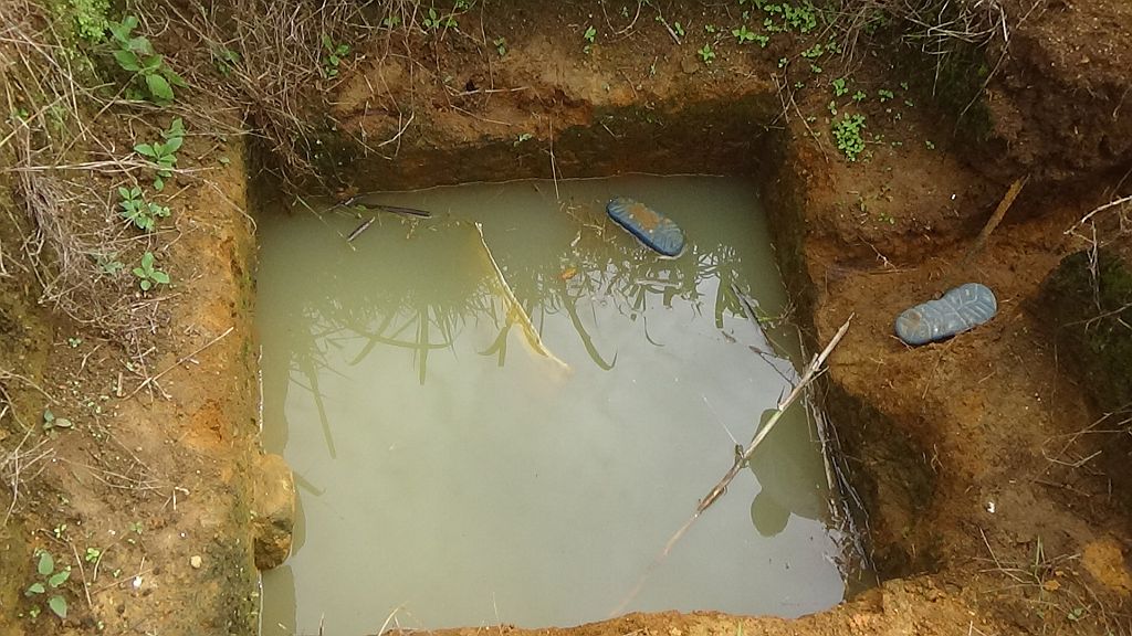 மலசல கூட குழியில் இருந்து எட்டு வயது சிறுவன் சடலமாக மீட்பு!