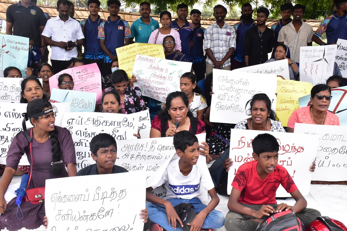 மன்னாரில் முன்னெடுக்கப்படவுள்ள காற்றாலைக்கு எதிர்ப்பு தெரிவித்து இன்றும்  தொடர் போராட்டம்!