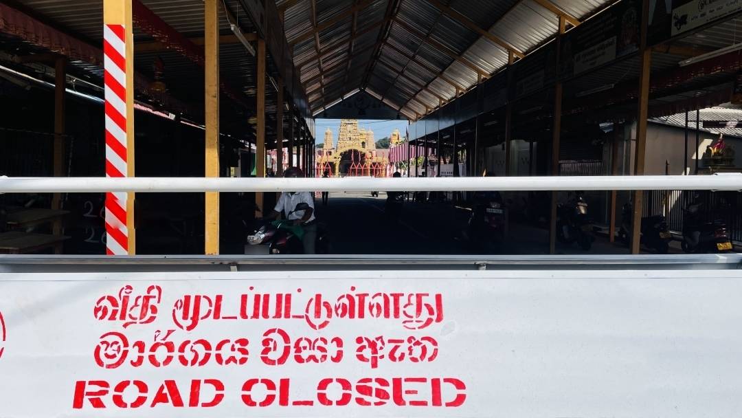 நல்லூரில் அமைக்கப்பட்டுள்ள வீதித் தடை தொடர்பில் யாழ். மாநகர சபை  அமர்வில் குழப்பம்!