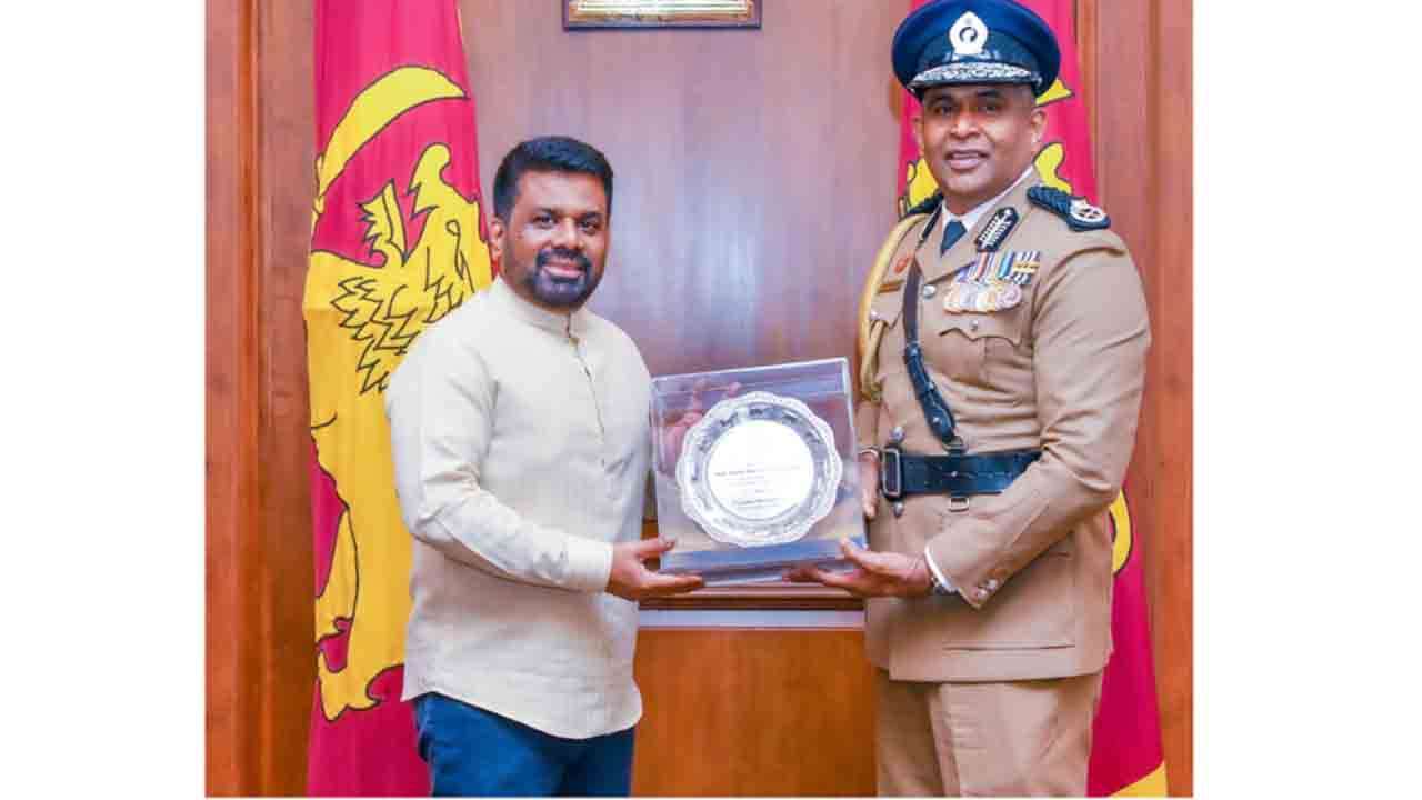 ஜனாதிபதியை சந்தித்தார் புதிய பொலிஸ்  மா  அதிபர்!