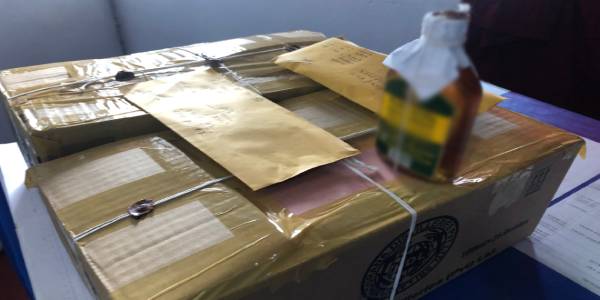 போயா தினத்தில் மதுபான விற்பணையில்  ஈடுபட்ட பெண் வியாபாரி ஒருவர் கைது!