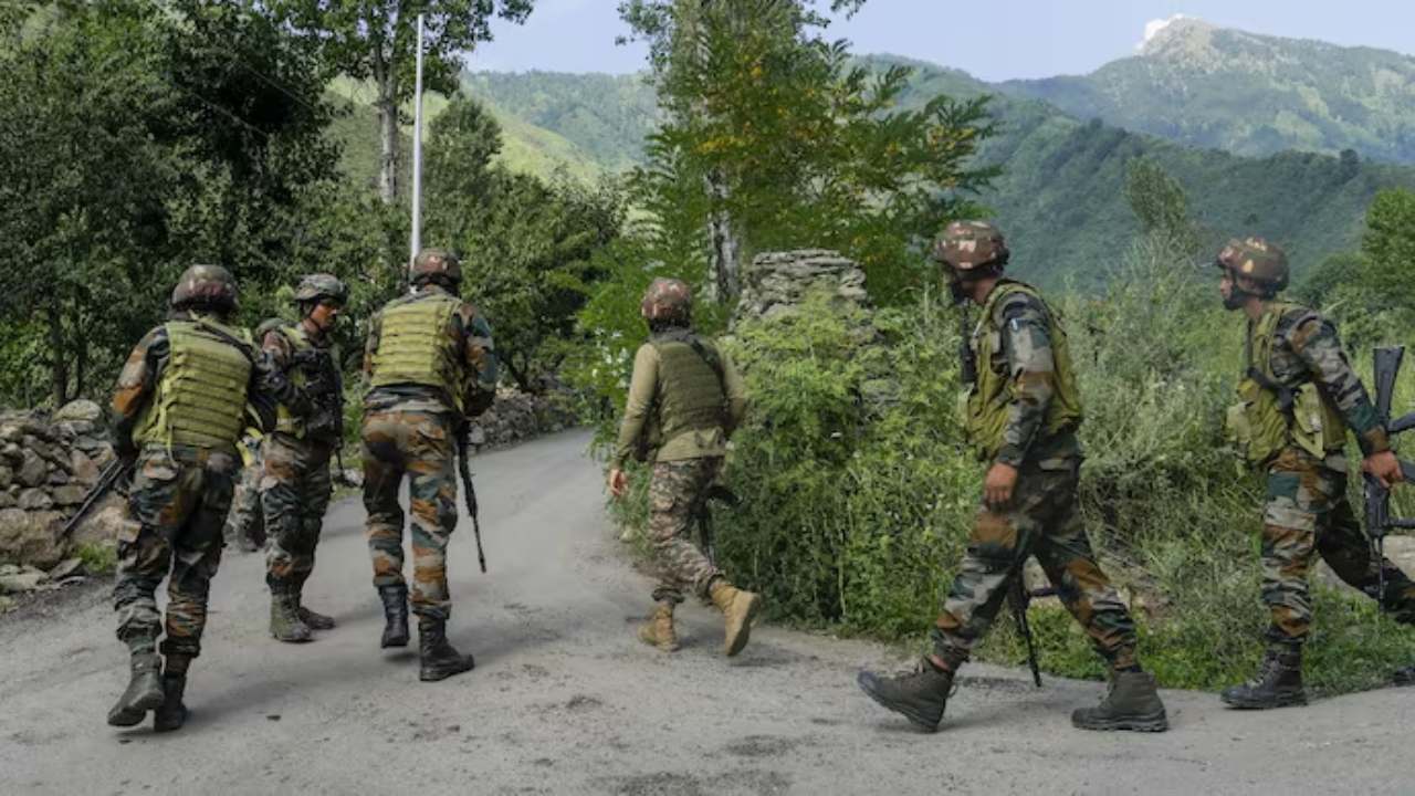 100 நாட்களில் தேடப்படும் 12 பயங்கரவாதிகள் உயிரிழப்பு – இந்தியா தகவல்!