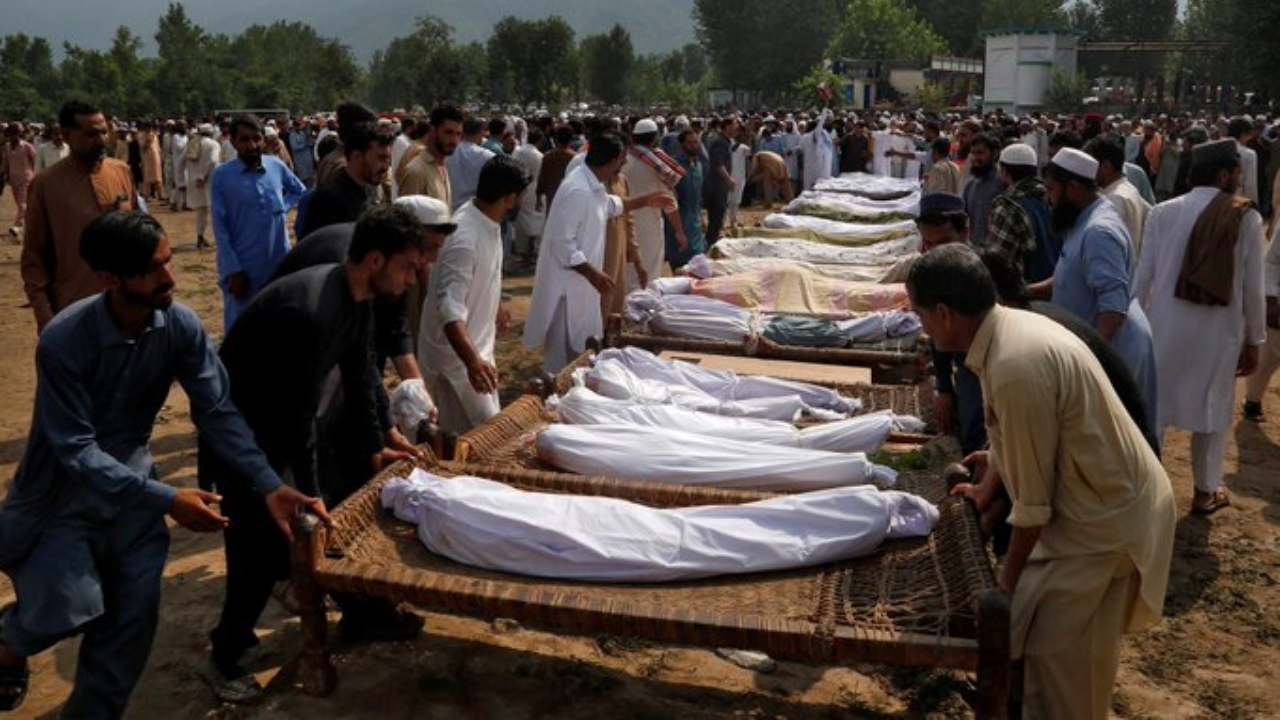 பாகிஸ்தான் திடீர் வெள்ளத்தால் 323 பேர் உயிரிழப்பு!