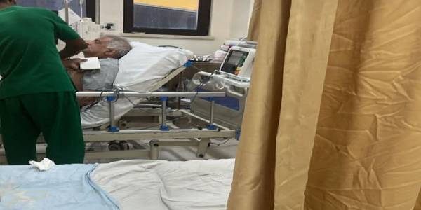 சாதாரண அறைக்கு மாற்றப்பட்டார் ரணில் விக்ரமசிங்க!