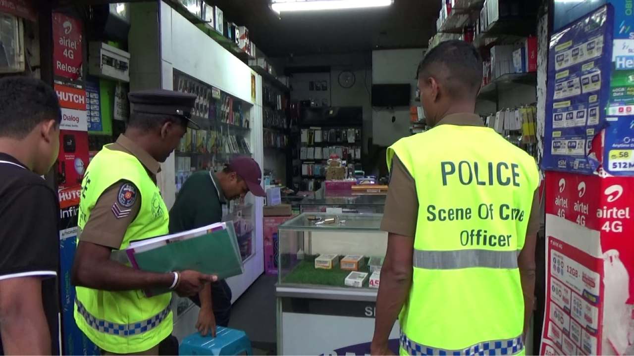 தொலைபேசி வர்த்தக நிலையத்தில் கொள்ளை!