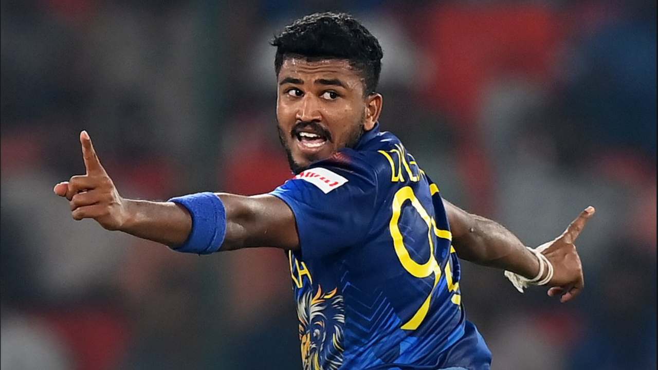 ஹெட்ரிக்குடன் சாதனை புத்தகத்தில் இடம்பிடித்தார் மதுஷங்க!