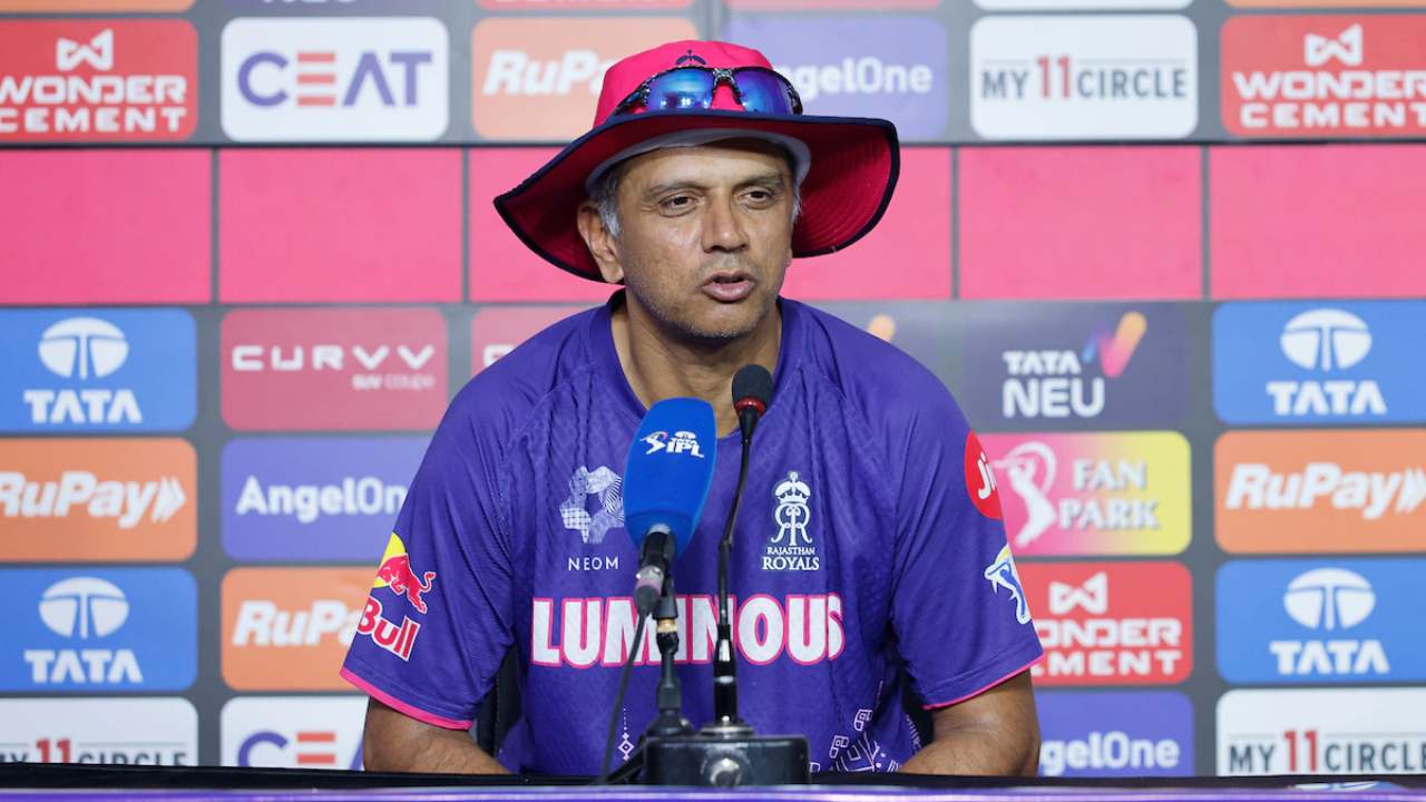 ராஜஸ்தான் அணியின் தலைமைப் பயிற்சியாளர் பதவியிலிருந்து டிராவிட் இராஜினாமா!