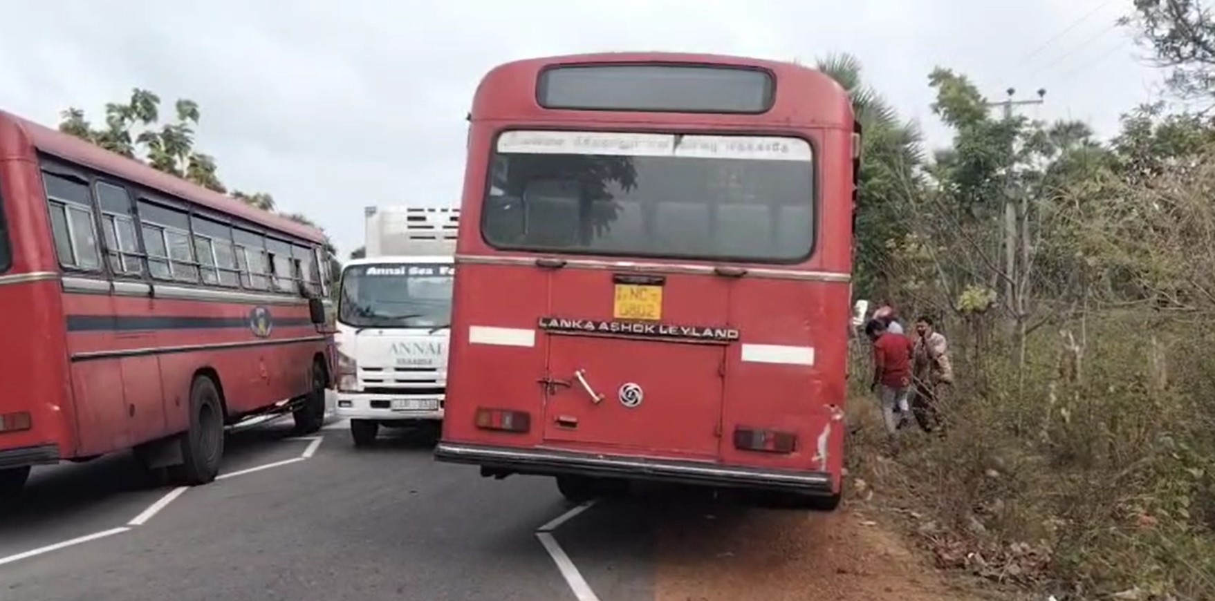 யாழ்.ஏ9 வீதியில் இடம்பெற்ற விபத்தில் பெண் ஒருவர் படுகாயம்!