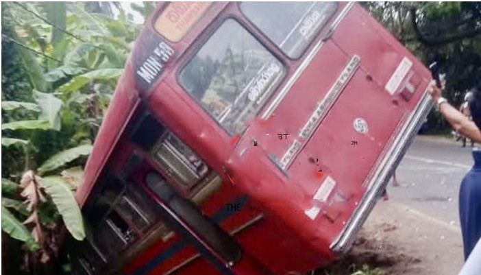 மொனராகலை வெலியாய பகுதியில் விபத்து! ஒருவர் உயிரிழப்பு! 22பேர் படுகாயம்!