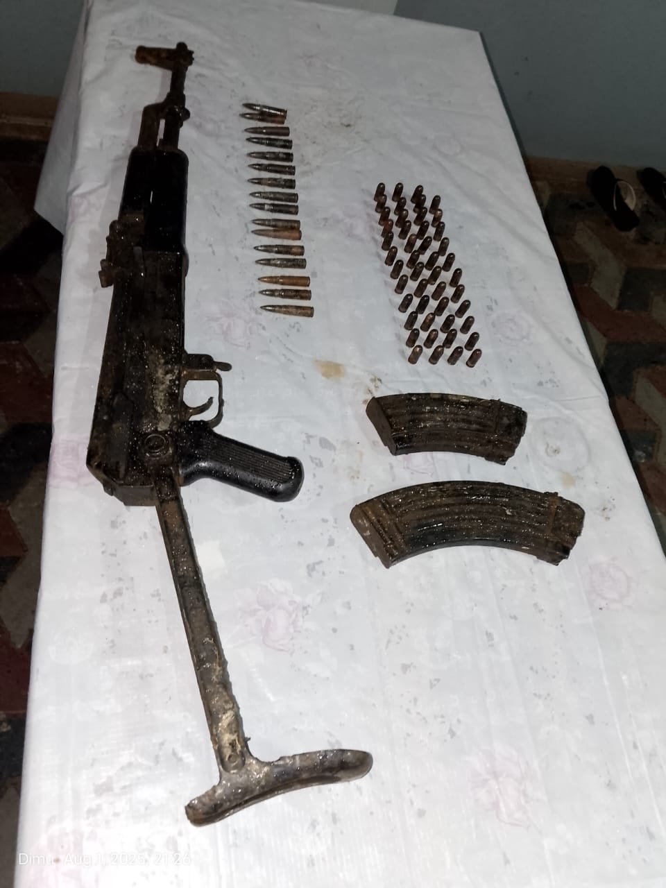 மட்டக்களப்பு கட்டுமானத் தளத்தில் புதைக்கப்பட்டிருந்த துப்பாக்கிஒன்று ரவைகளுடன் மீட்பு!