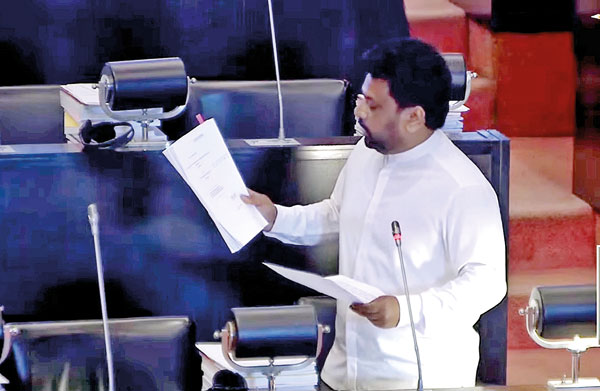 இலங்கை மீதான அமெரிக்காவின் வரிக்குறைப்பு குறித்து சபையில் விளக்கினார் ஜனாதிபதி!