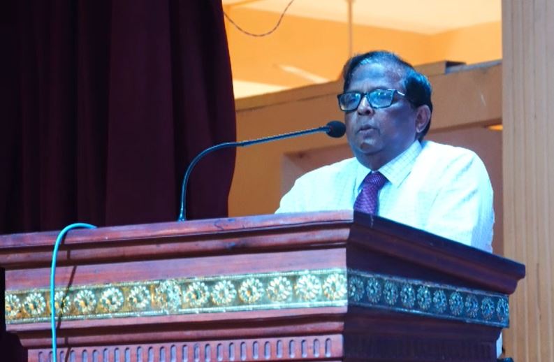 அதிபர்கள் உயர்வான தலைமைத்துவத்தை பாடசாலைகளுக்கு வழங்கவேண்டும்!- ஆளுநர் நா.வேதநாயகன்