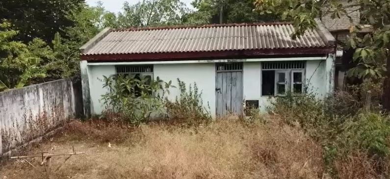 கவனிப்பார் அற்றநிலையில் காணப்படும் கந்தளாய்-பேராறு பொது நூலகம்!