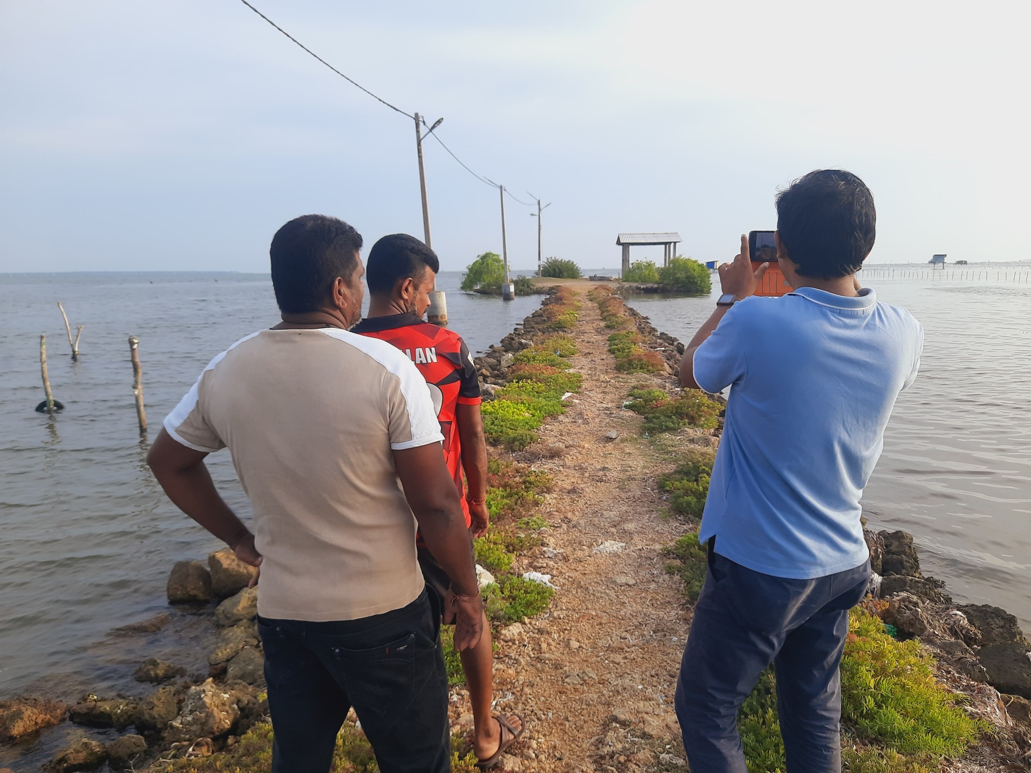 கொழும்புத்துறை மீன்பிடி இறங்குதுறையை மீள் புனரமைக்க நடவடிக்கை!