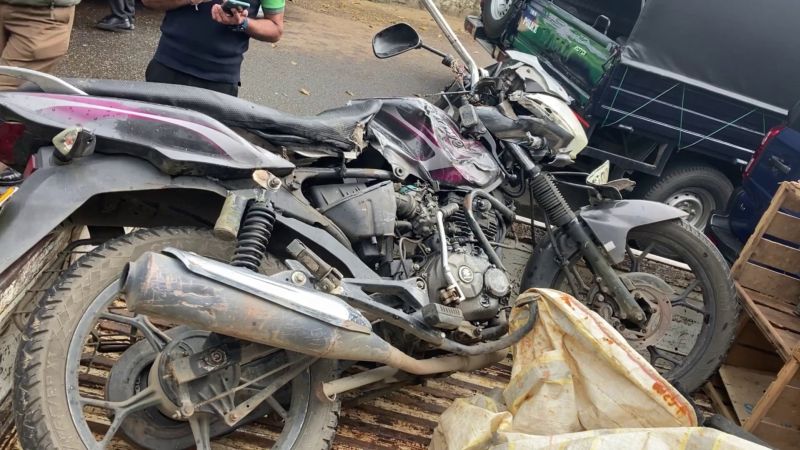 லொறியொன்றுடன் மோட்டார் சைக்கிள் மோதி விபத்து! ஒருவர் உயிரிழப்பு!