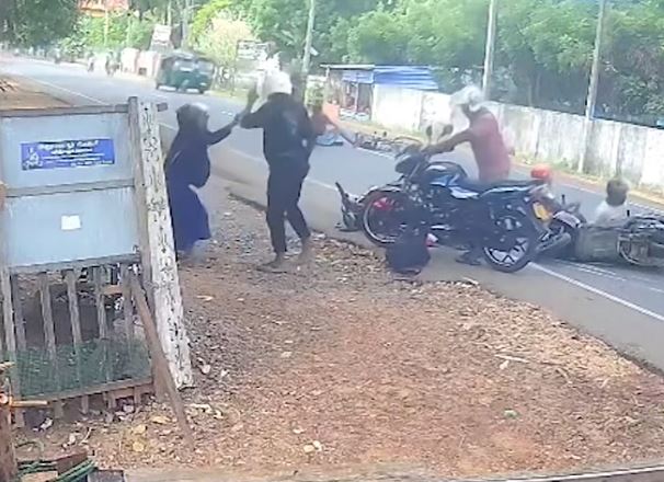 யாழ் மருதனார் மடம் பகுதியில் இன்று இடம்பெற்ற விபத்தில் 5 பேர் காயம்!