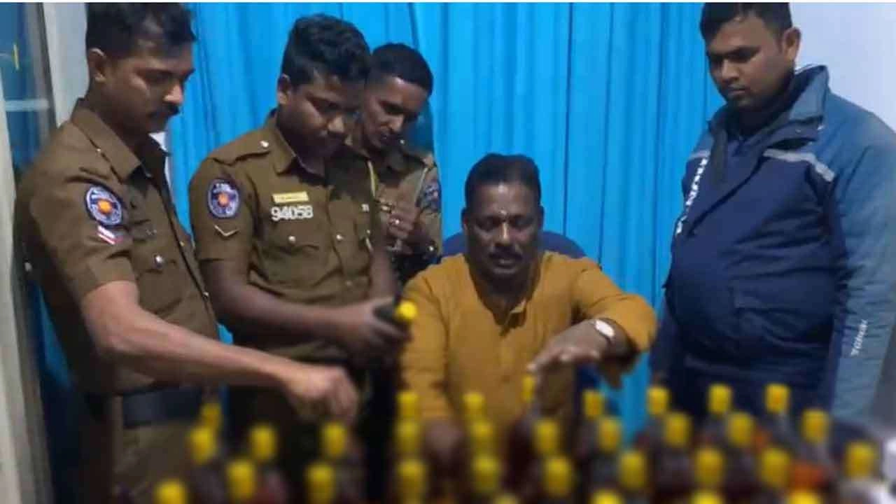 சட்டவிரோதமான முறையில் பதுக்கி வைக்கப்பட்ட மதுபான போத்தல்களுடன் ஒருவர் கைது!