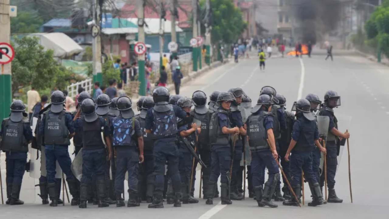 நேபாளத்தில் நாடு தழுவிய ஊரடங்கு உத்தரவு!