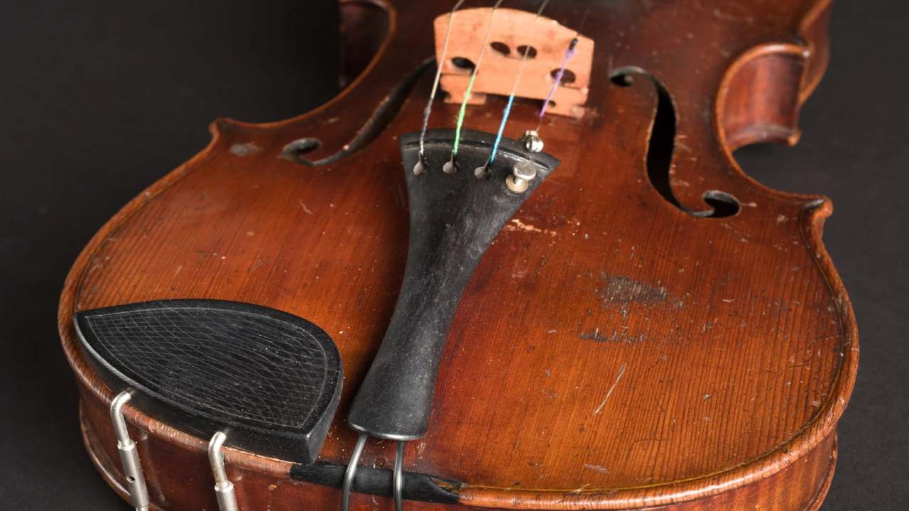 £300,000க்கு ஏலத்து வரும் ஆல்பர்ட் ஐன்ஸ்டீனின் வயலின்!