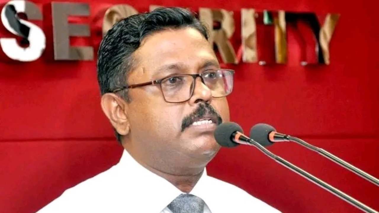 முன்னாள் குடிவரவு-குடியகல்வுத் திணைக்கள கட்டுப்பாட்டாளர் நாயகத்திற்கு 2 ஆண்டுகள் சிறை!