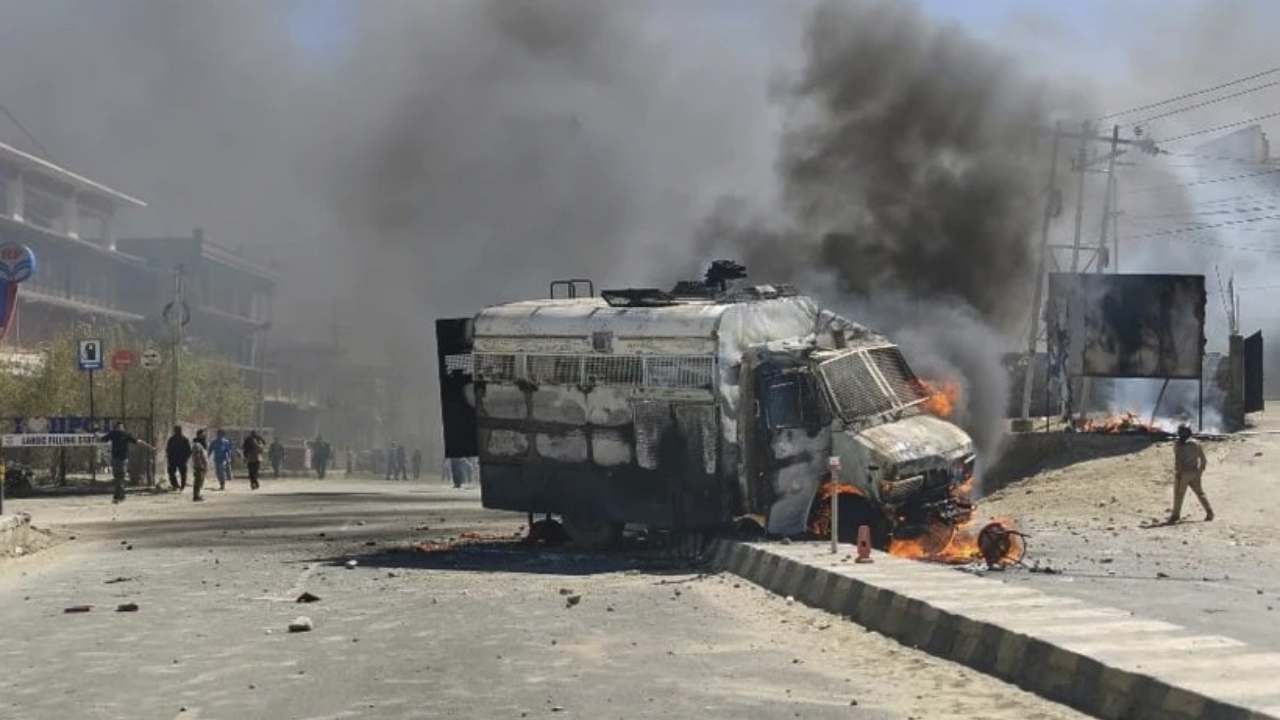 தொலைதூர லடாக்கில் பாதுகாப்பு கட்டுப்பாடுகளை விதித்த இந்திய அதிகாரிகள்!