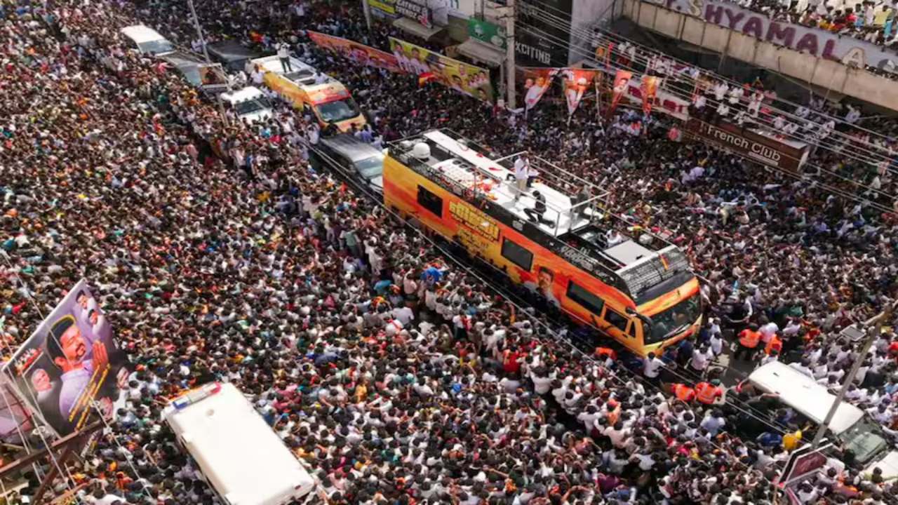 கரூர் கூட்ட நெரிசல்: விஜய்யின் TVK மனுத்தாக்கல்!