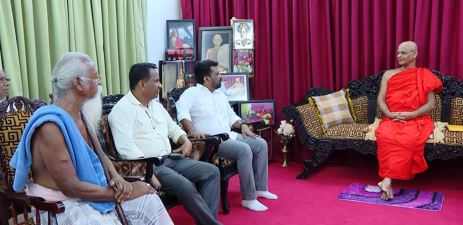 மஹியங்கனை ரஜமஹா விகாரையின் வருடாந்த எசல மகா பெரஹெரா- ஜனாதிபதியும்  இணைவு!