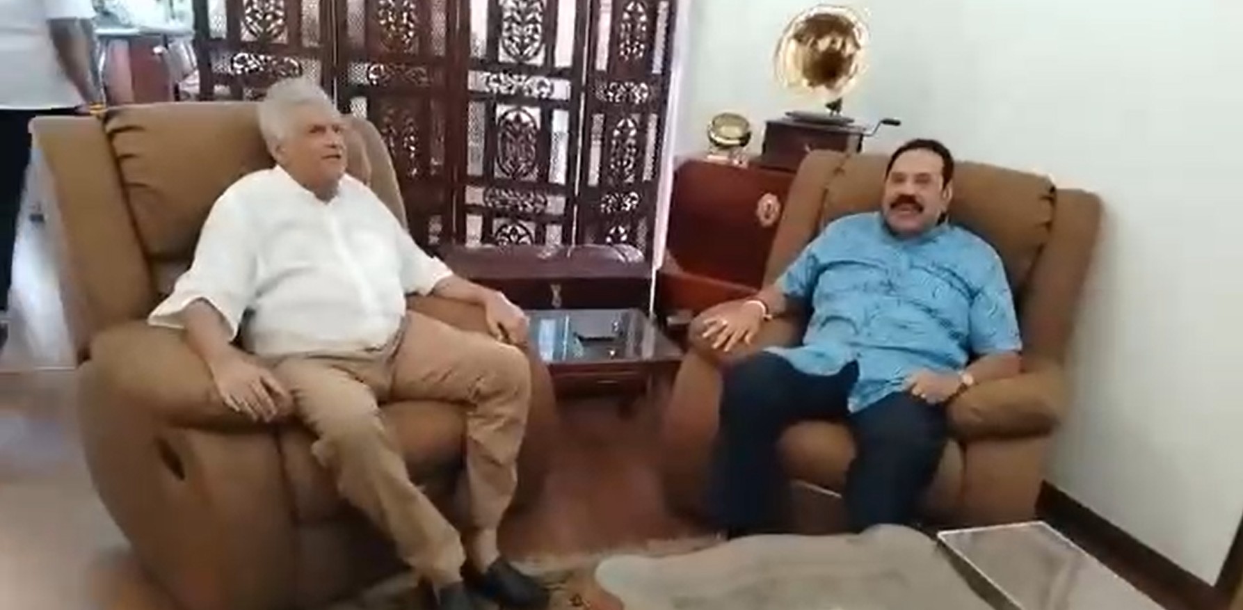 மஹிந்த ராஜபக்‌ஷவை சந்திக்க சென்ற ரணில் விக்ரமசிங்க!