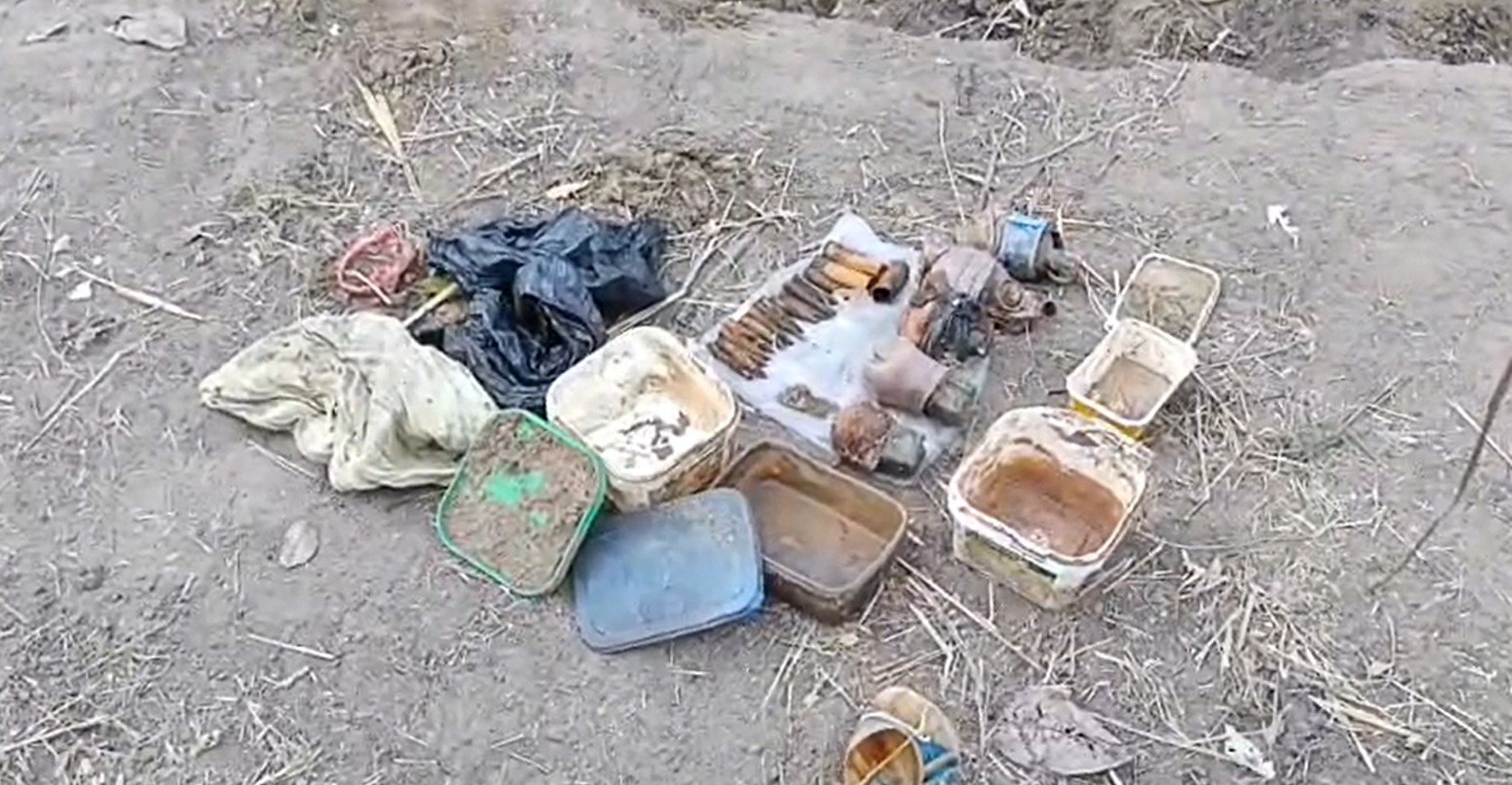 மித்தெனிய தலாவ பகுதியில் சோதனை – கைக்குண்டுகளும், வெடிப்பொருட்களும் மீட்பு!