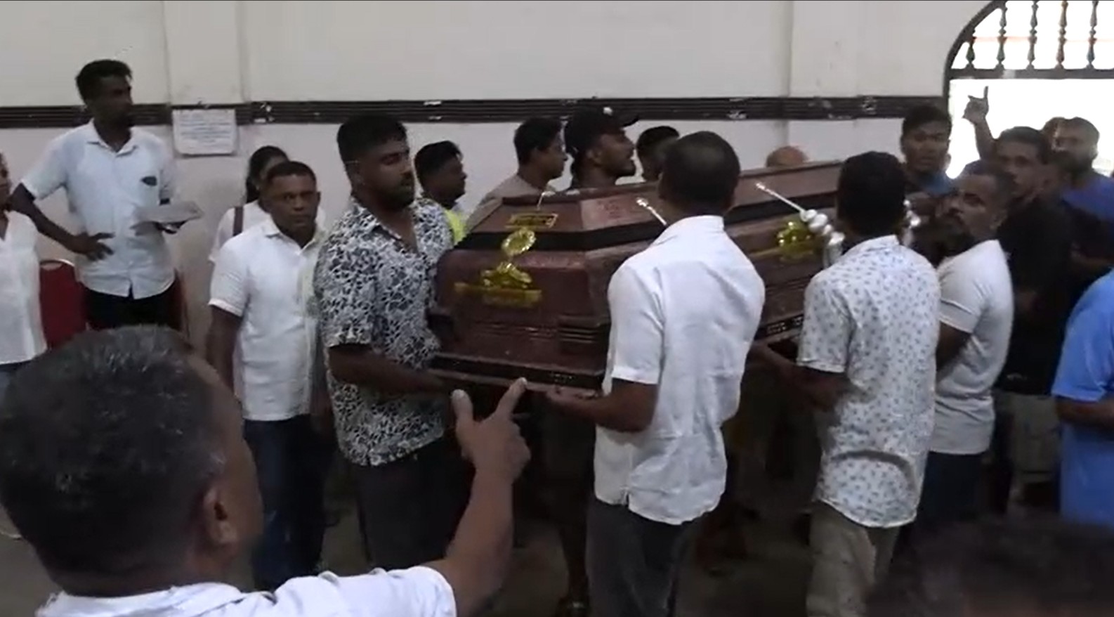 எல்ல-வெல்லவாய விபத்தில் உயிரிழந்தவர்களின் உடல்களின் இறுதி அஞ்சலி!