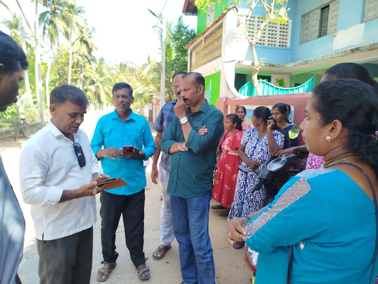 அதிபர் – ஆசிரியர் பிரச்சினை:  மட்டக்களப்பில் பெற்றோர் ஆர்ப்பாட்டம்