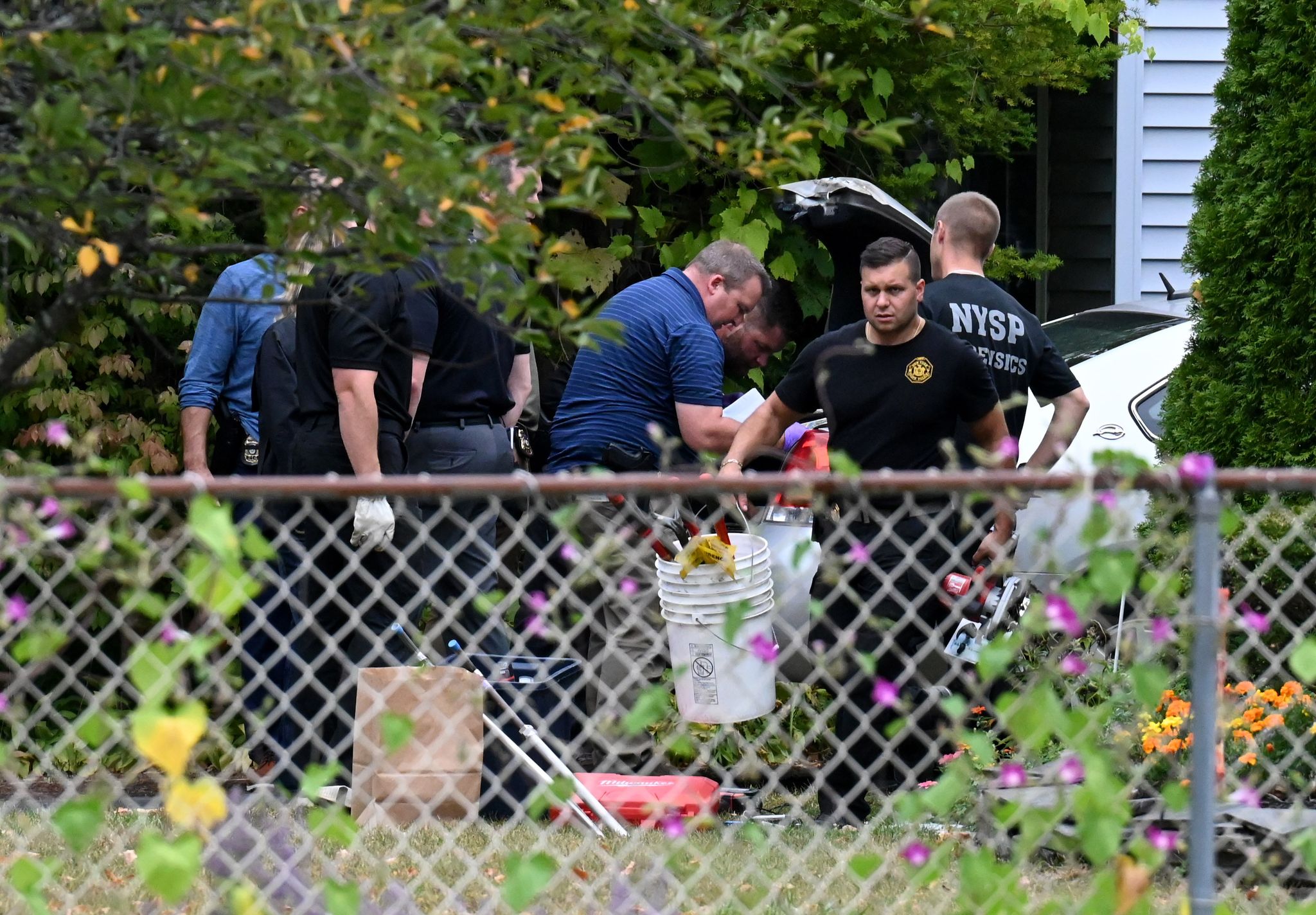 கொலம்பியாவில் இடிந்து விழுந்த தங்கச் சுரங்கம்: தொழிலாளர்கள் 20 பேரை மீட்கும் முயற்சி தீவிரம்