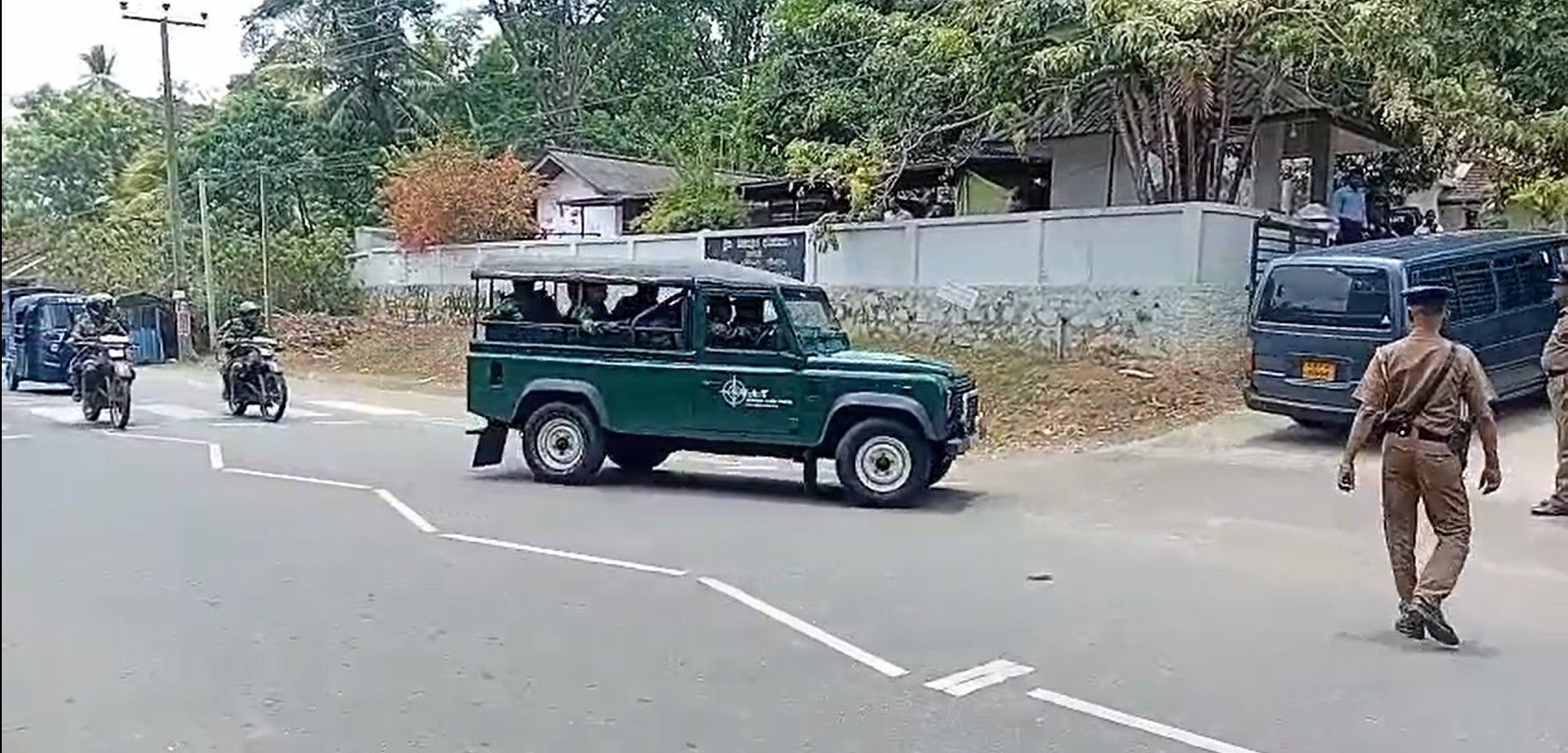சம்பத் மனம்பேரிக்காக முன்னிலையான சட்டத்தரணியிடம் துப்பாக்கி மீட்பு!
