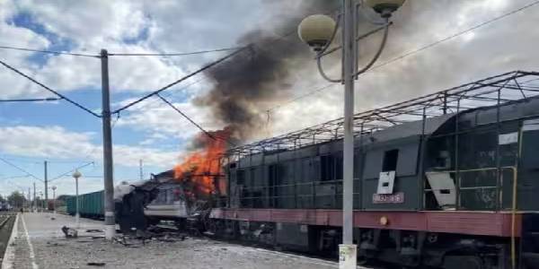 உக்ரைனின்  பயணிகள்  புகையிரதம்  மீது ரஷ்யா தாக்குதல்!