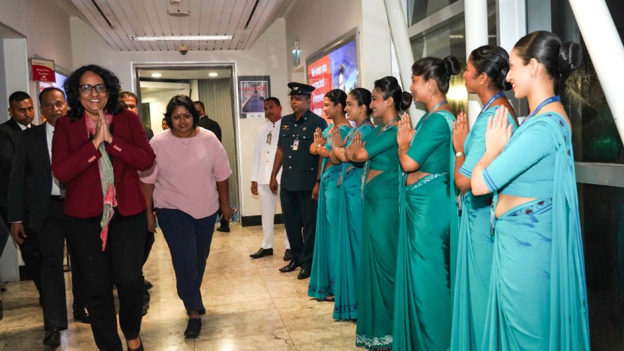 இந்தியாவுக்கு விஜயம் மேற்கொண்ட பிரதமர் நாடு திரும்பினார்!