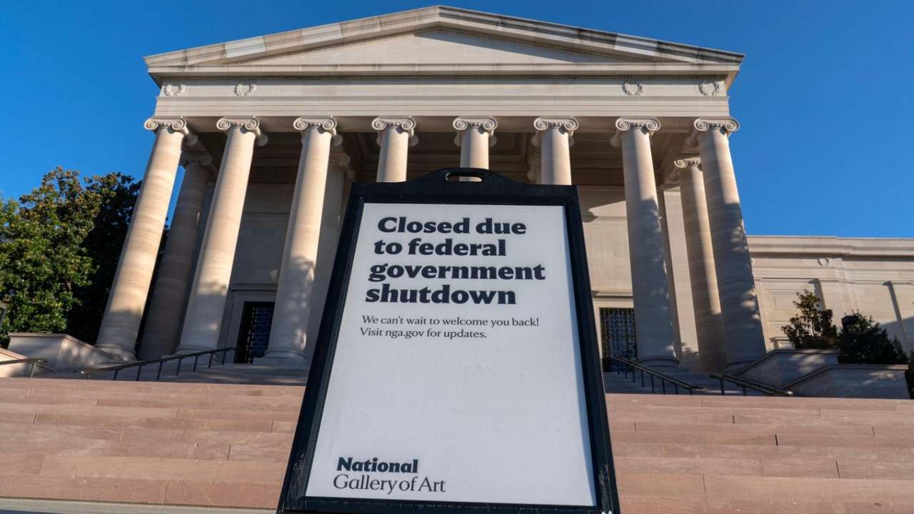 அரசு ஊழியர்களை பணிநீக்கம் செய்யும் ட்ரம்பின் திட்டத்தை தடுத்த அமெரிக்க நீதிமன்றம்!