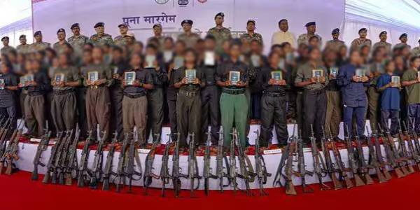 தடை செய்யப்பட்ட மாவோயிஸ்ட் அமைப்பின் 210 உறுப்பினர்கள் பொலிஸாரிடம் சரண்!