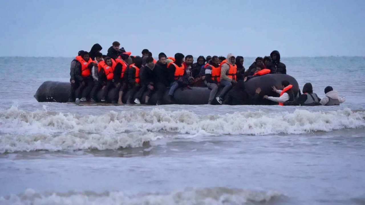 புகலிடக் கோரிக்கையாளர்களை தங்க வைக்க இங்கிலாந்தில் இராணுவ தளங்கள்!