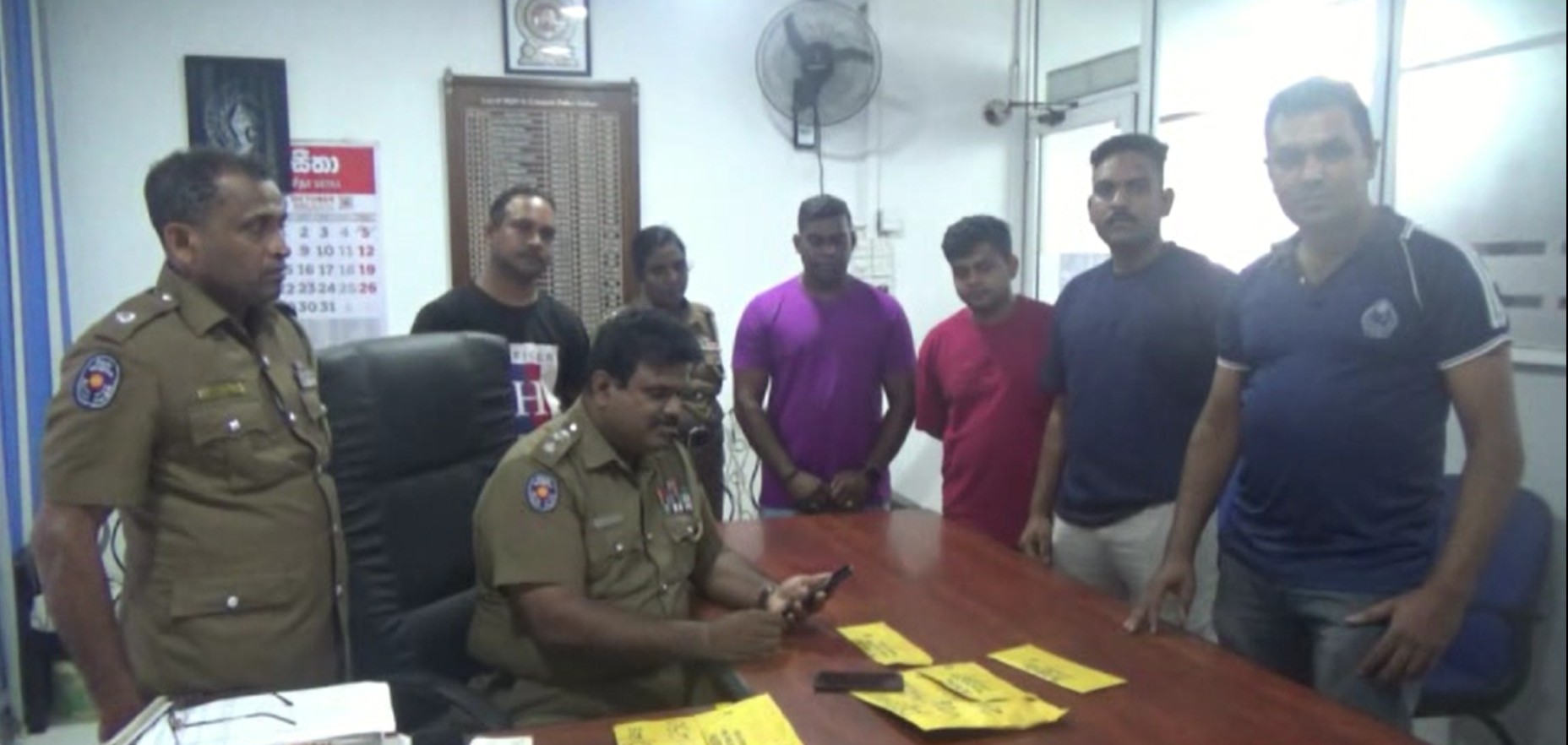 ஐஸ் போதைப்பொருள் விற்பனையில் ஈடுபட்ட ஓய்வு பெற்ற ஆசிரியை உட்பட இருவர் கைது!