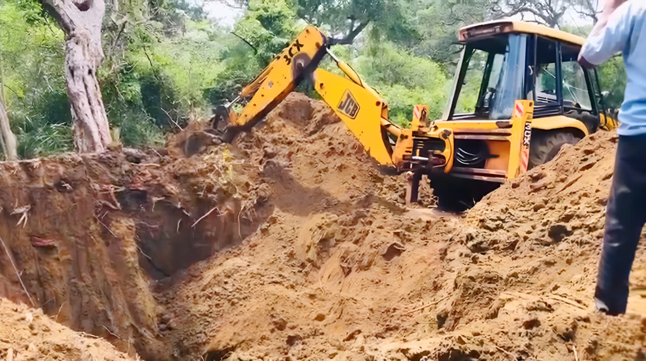 குச்சவெளியில் விடுதலை புலிகளின் ஆயுதங்களை தேடி அகழ்வு!