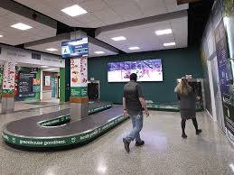 கனடா, அமெரிக்கா விமான நிலையங்களின் பொது அறிவிப்பு பலகைகளை ஊடுருவிய ஹமாஸ் ஆதரவாளர்கள்!