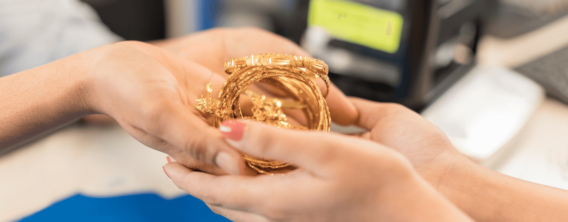 அடகுவைத்து நகையில் 04 கிராம் திருட்டு- களுவாஞ்சிகுடியில் சம்பவம்!