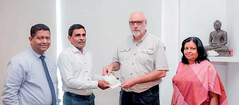 வரலாற்றில் முதன்முறையாக வதிவிட விசாவை வழங்கிய இலங்கை!