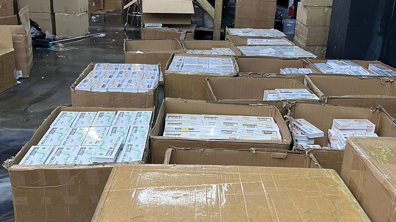 இங்கிலாந்தில் 2000 போலி தடுப்பூசிகள் பறிமுதல்!