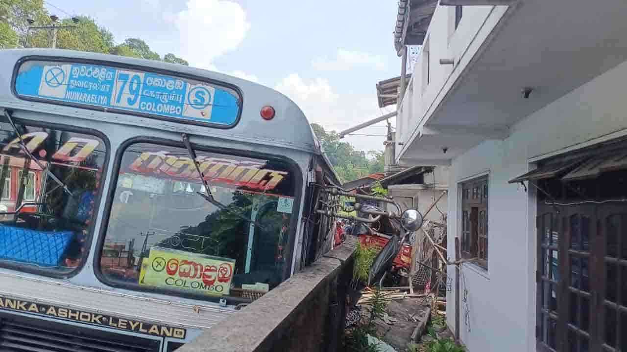 கம்பளை – கண்டி பிரதான வீதியில் இடம்பெற்ற  விபத்தில் ஒருவர் உயிழப்பு!