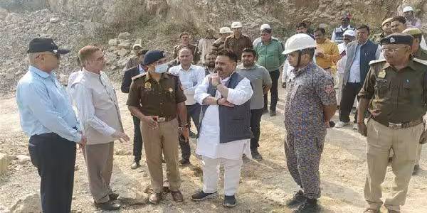 உத்தர பிரதேசத்தில் கல் குவாரியில் பாறை சரிந்து  விழுந்ததில் 6 பேர் உயிரிழப்பு!