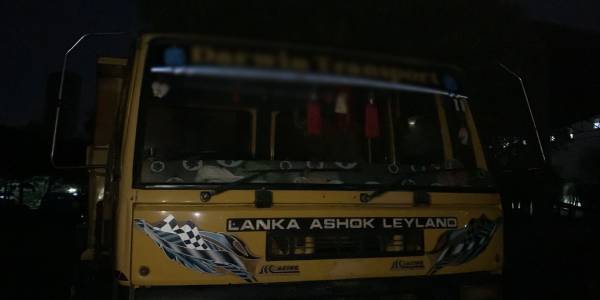 யாழில் விதிமுறைகளை மீறி மணல் ஏற்றிச்சென்ற வாகனம் பொலிஸாரால் பறிமுதல்!